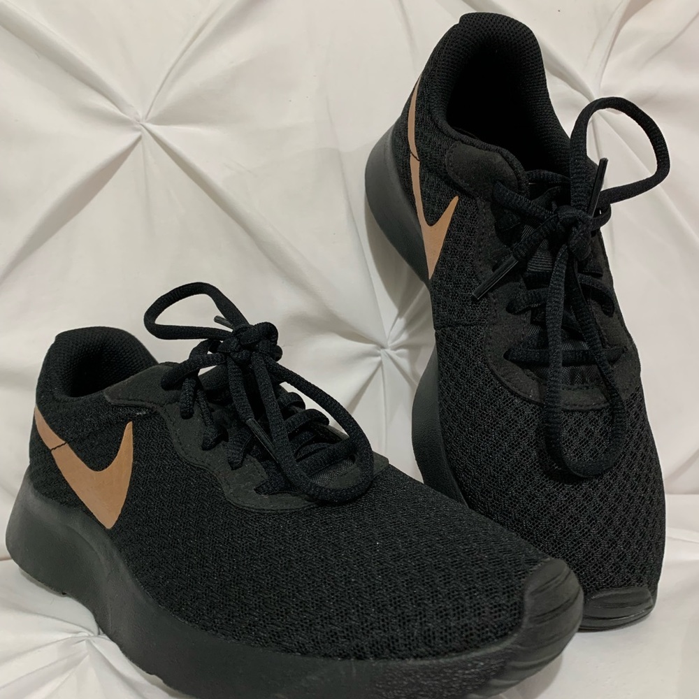 Nike Tanjun Women’s Shoes